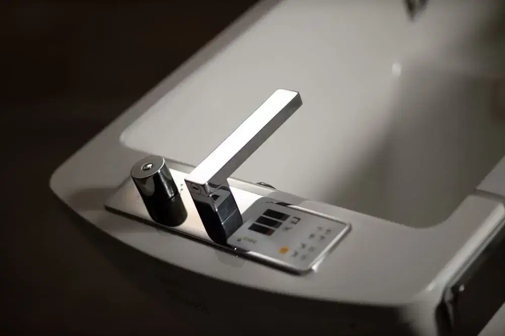 Easy access assisted power bath - Accessible Bathing