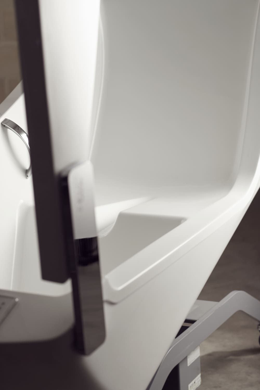 Astor Motion Shaped Interior