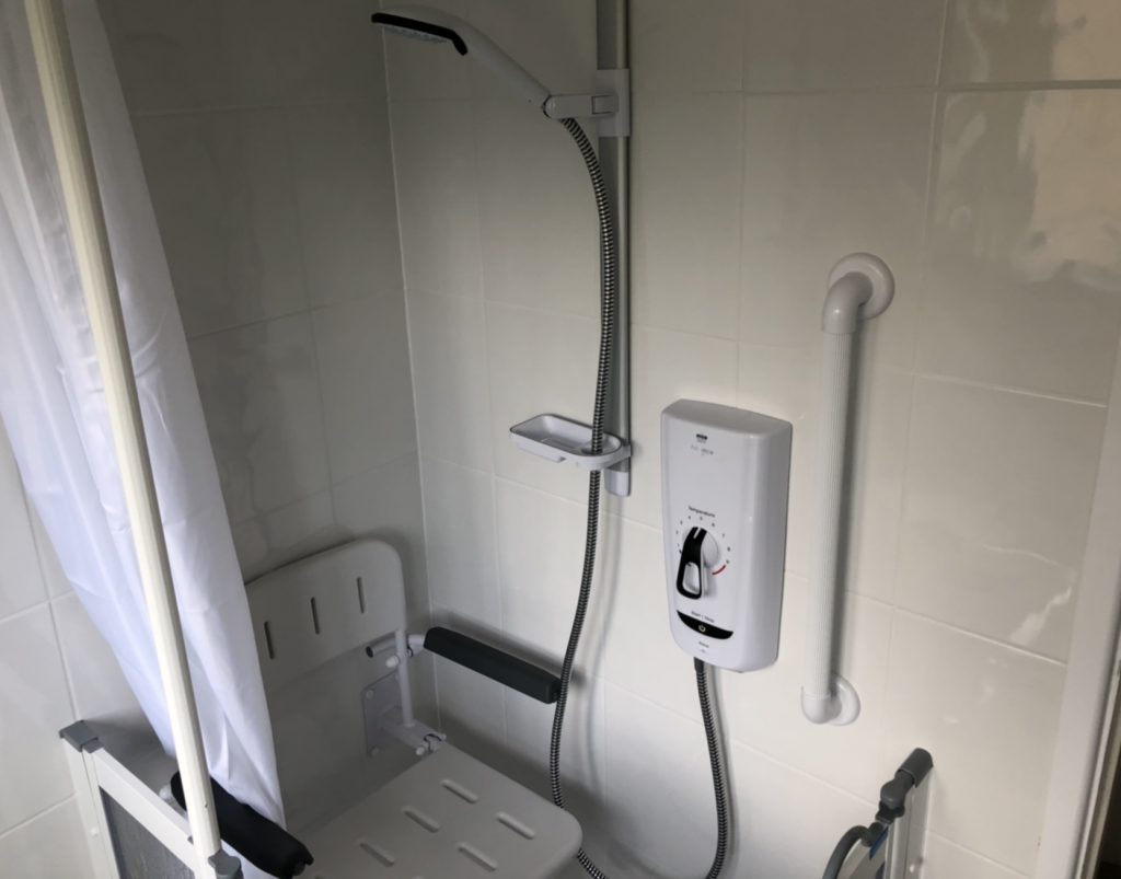 easy access shower with thermostatic controls
