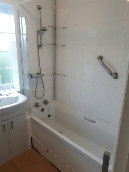 Bath With An Easy Access Shower, Replacing Old Bathtub With Shower