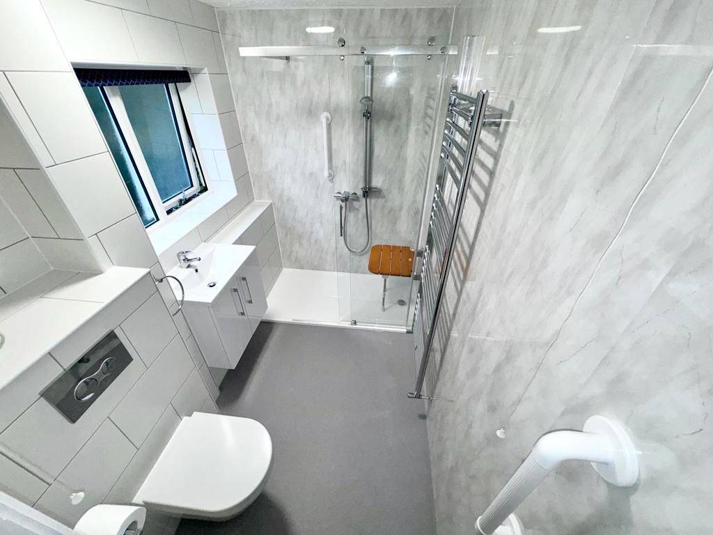 Contemporary adapted accessible shower room for arthritis