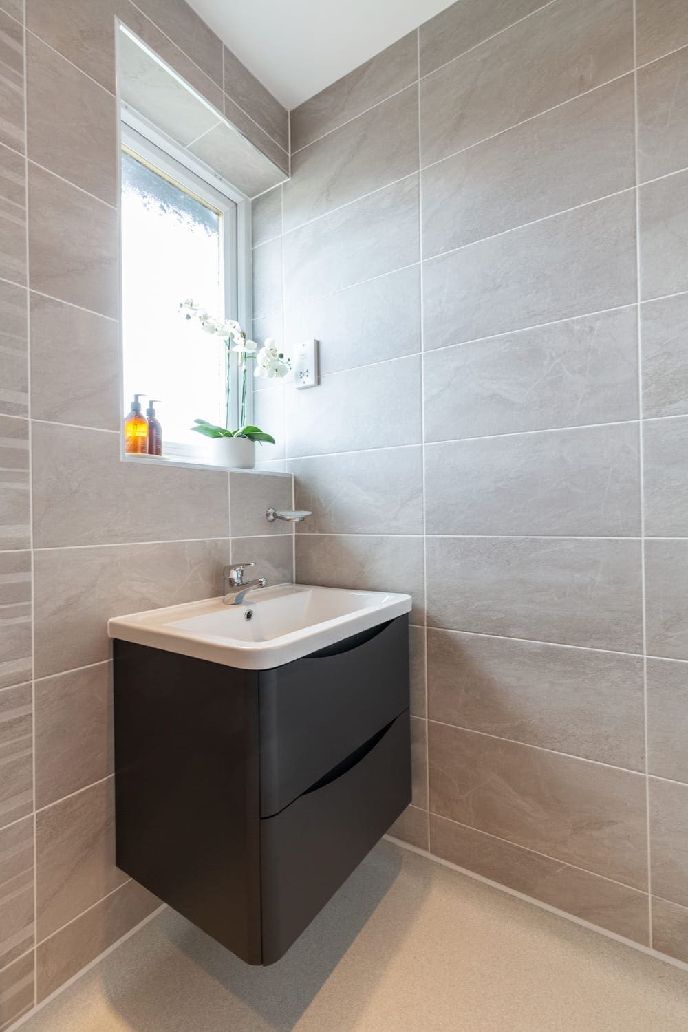 Bathroom with Wall mounted sink unit