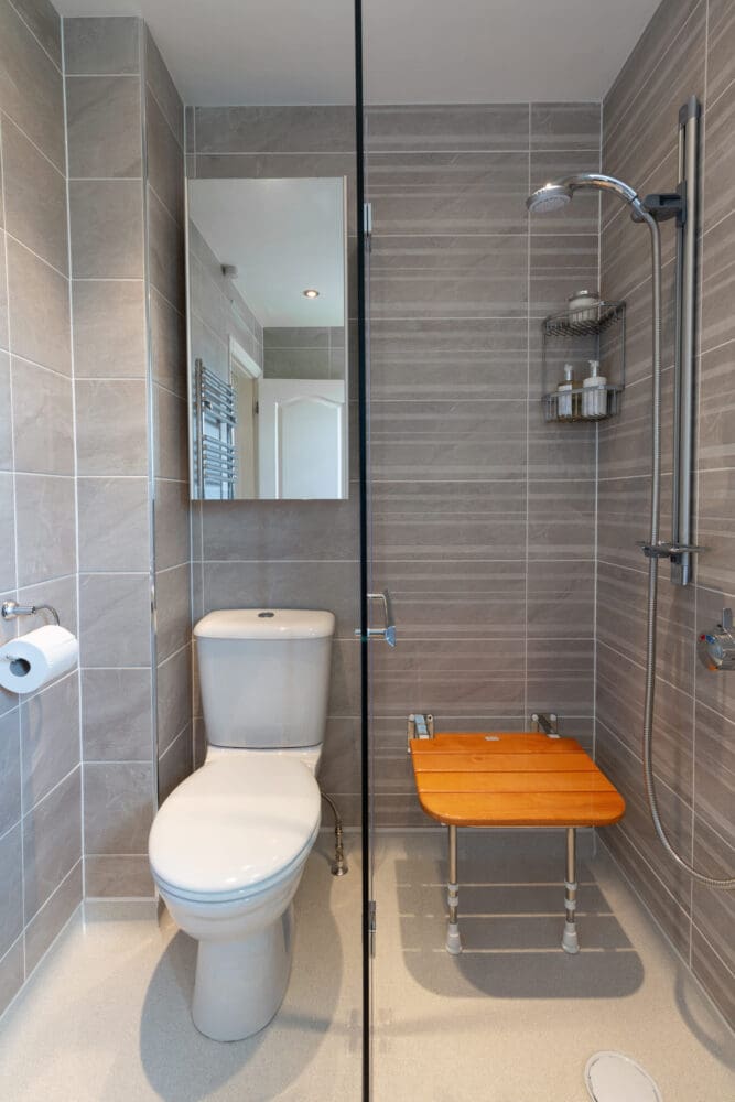 Benefits Of A Walk In Shower For Small Bathrooms